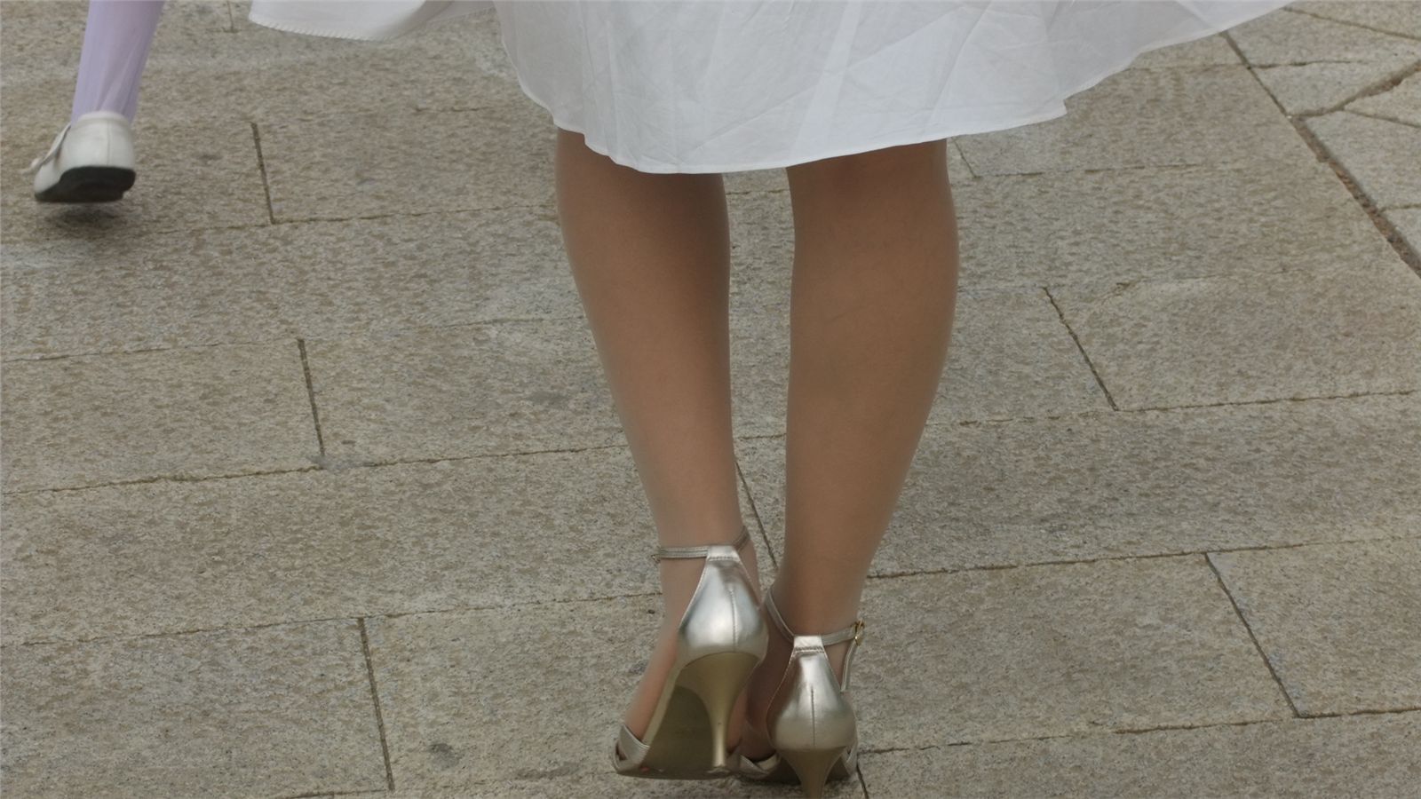 [户外街拍] 2013.08.21 旅游随拍超薄丝